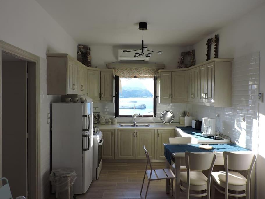 Annissa Appartment Karpathos Exteriör bild